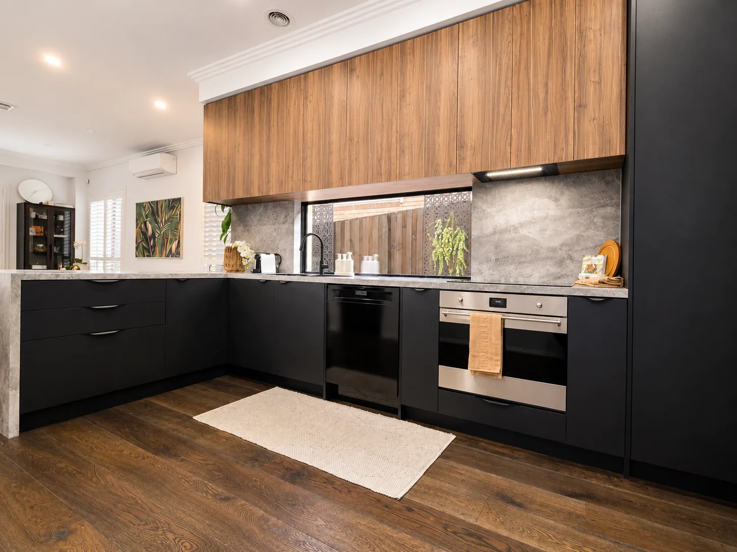 Two-tone kitchen